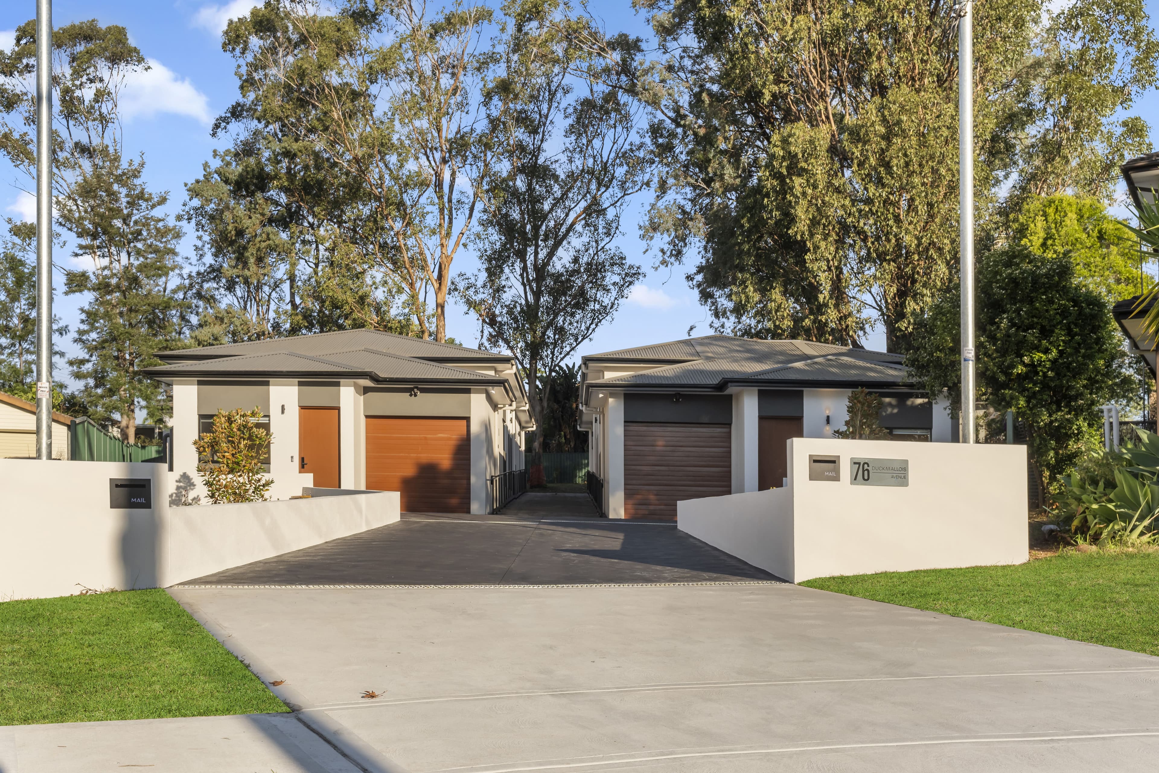 Duckmallois Avenue front entrance