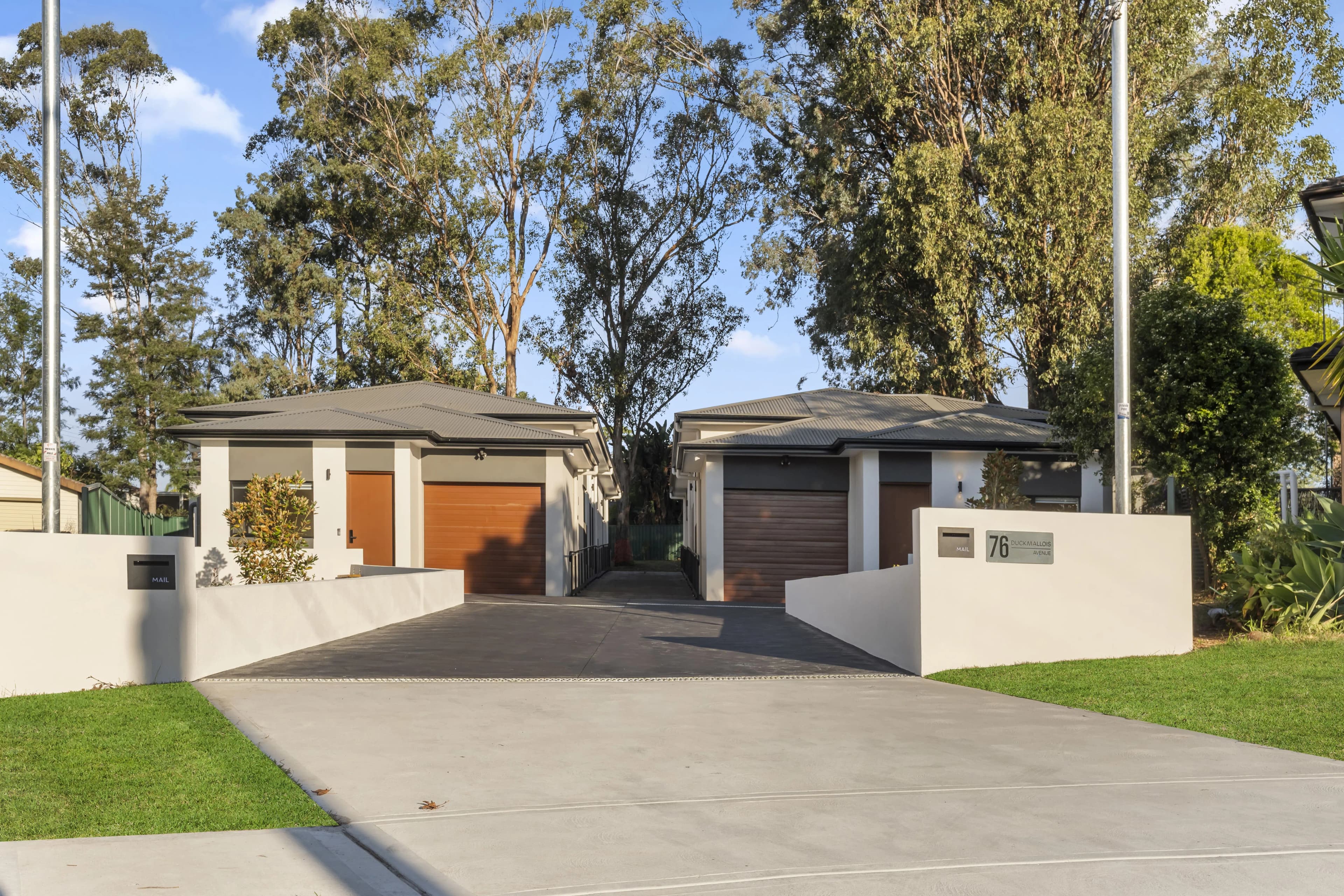 Duckmallois Avenue front entrance