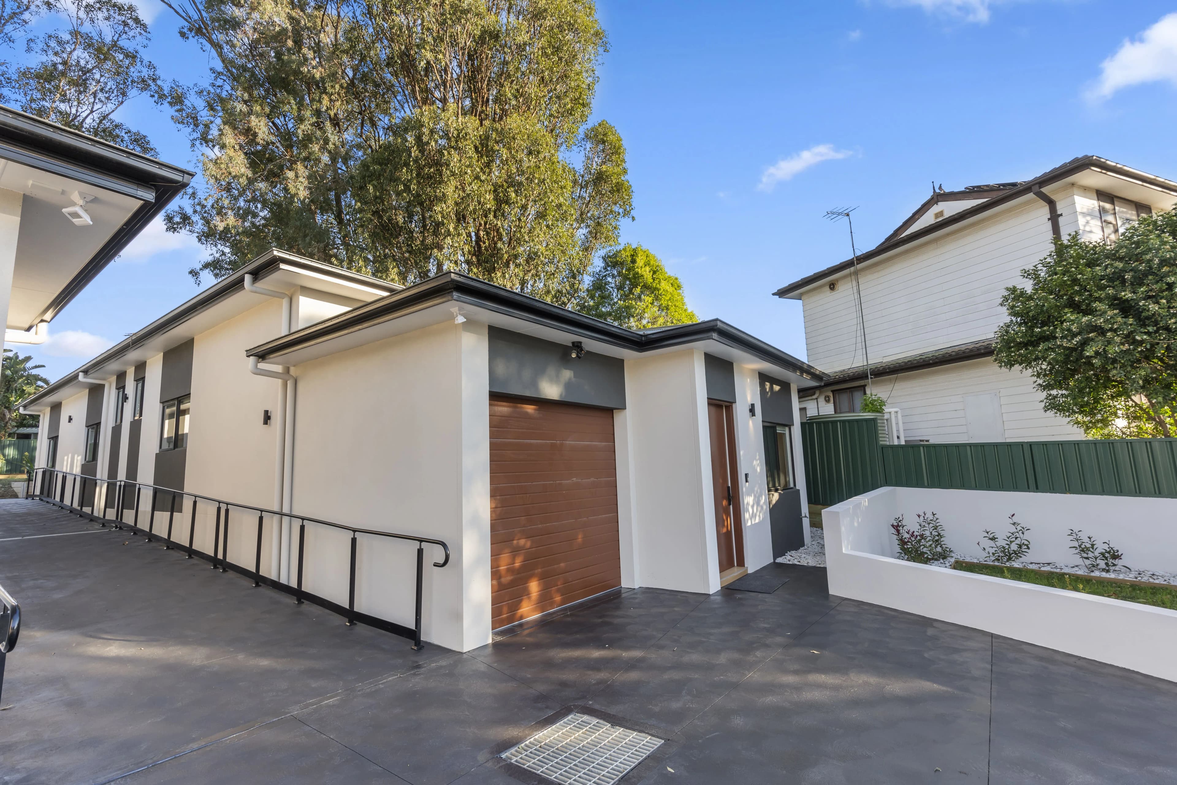 Duckmallois Avenue front exterior